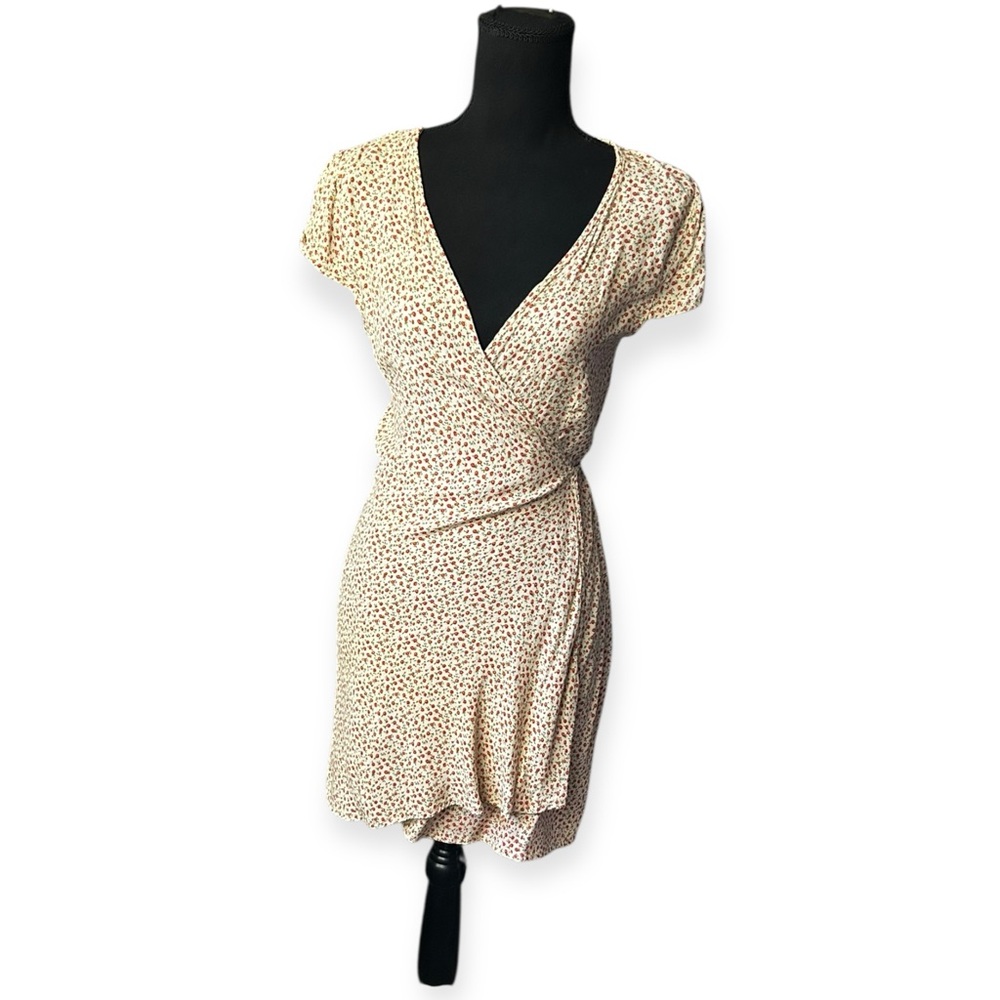 Brandy Melville Robbie floral wrap dress